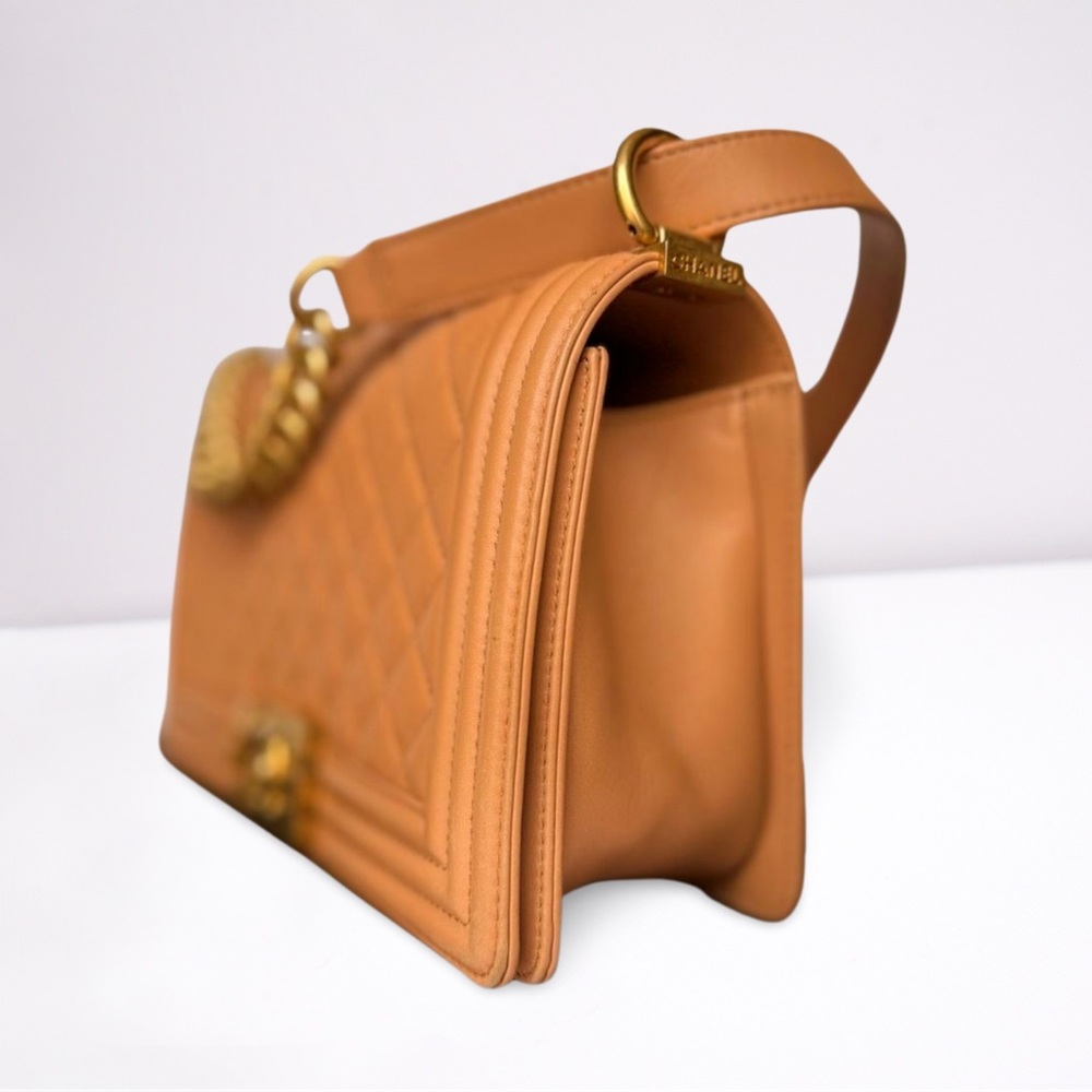 CHANEL Beige Leather Interior - Picture 8 of 16